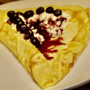カゼナロクレープ（ブルーベリー生クリーム）